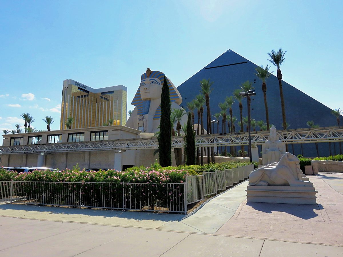 Famous world landmarks in Las Vegas - Sightseeing Scientist