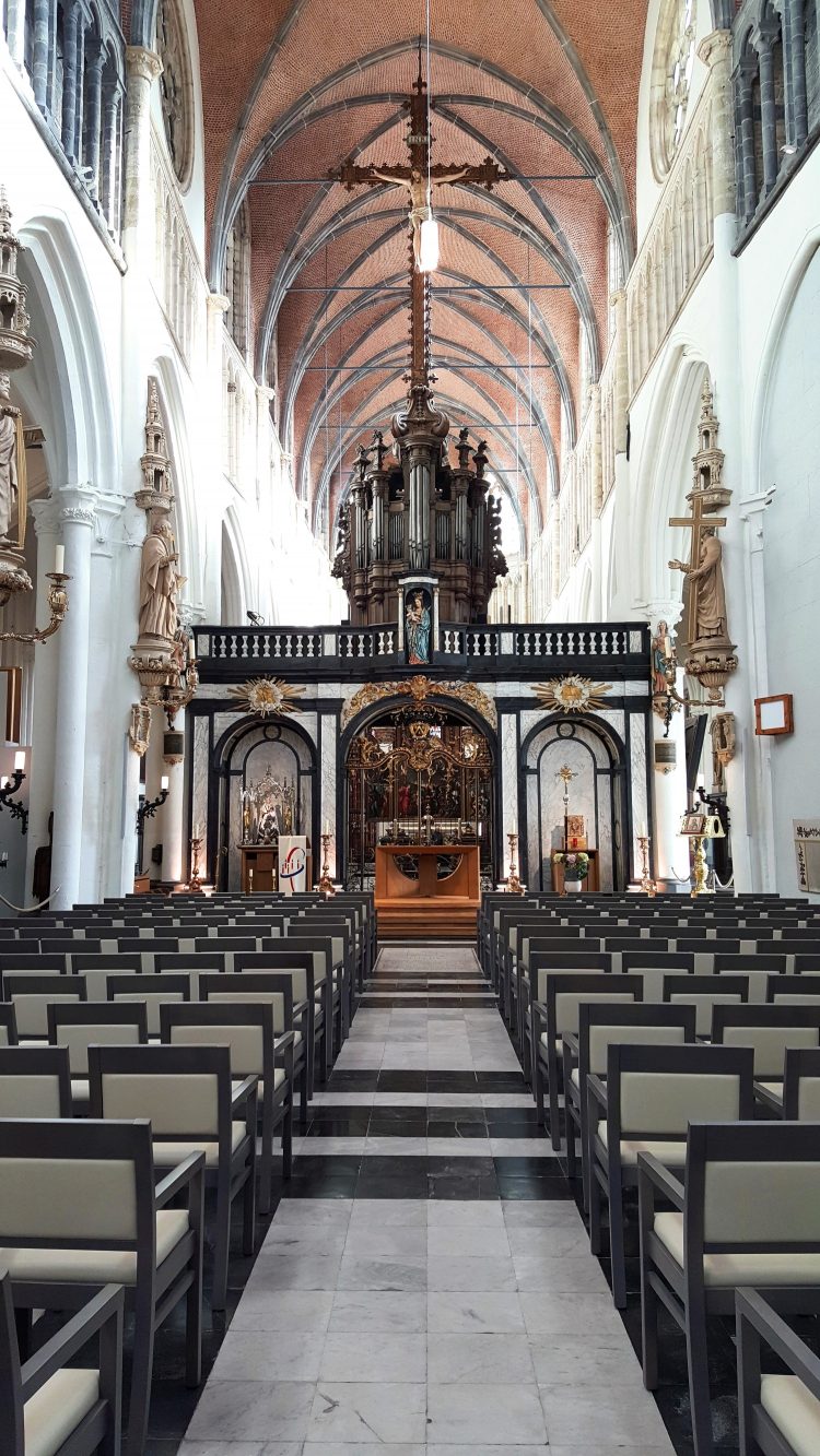 Discovering the churches of Bruges - Sightseeing Scientist