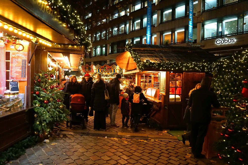 The cosy Christmas market on Gerhart Hauptmann Platz.