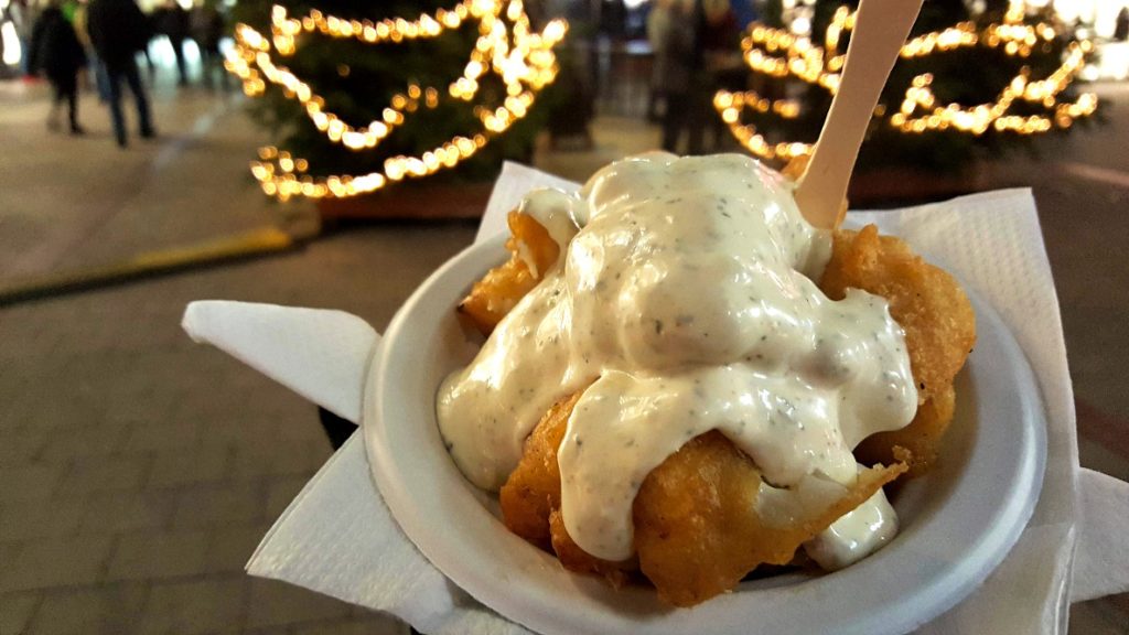 Diep-fried cauliflower with a creamy sauce.