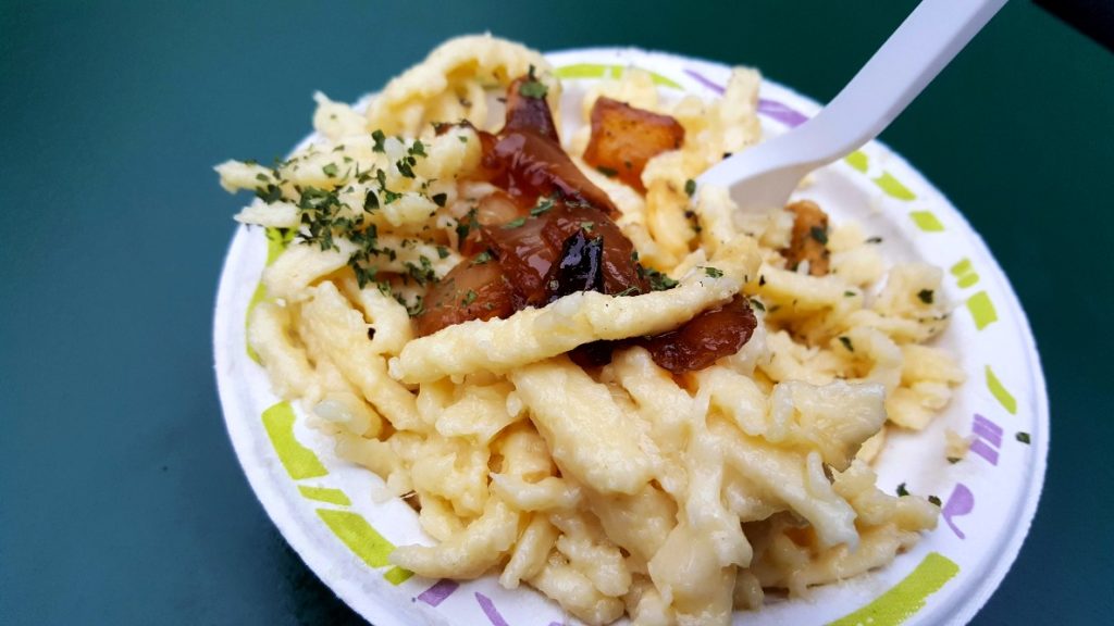 Käsespätzle with onion relish.