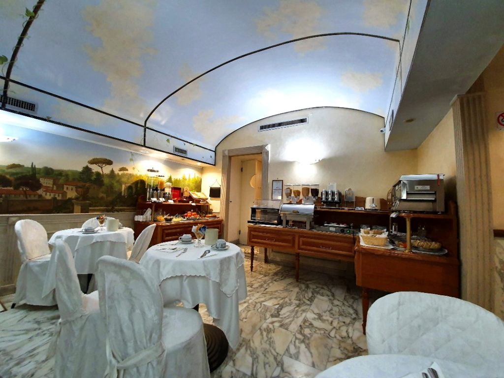 The breakfast room of Hotel Pantheon.